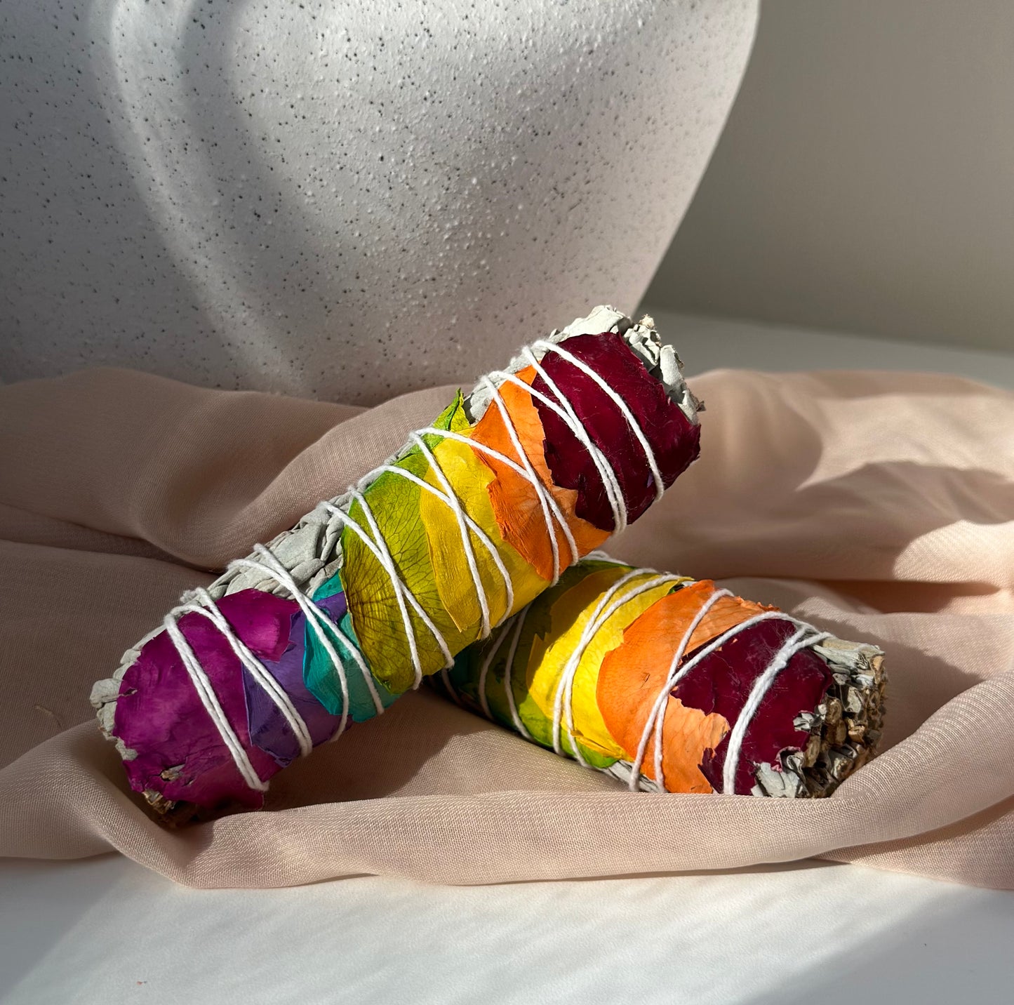 WHITE SAGE & 7 CHAKRAS ROSE PETALS 4"